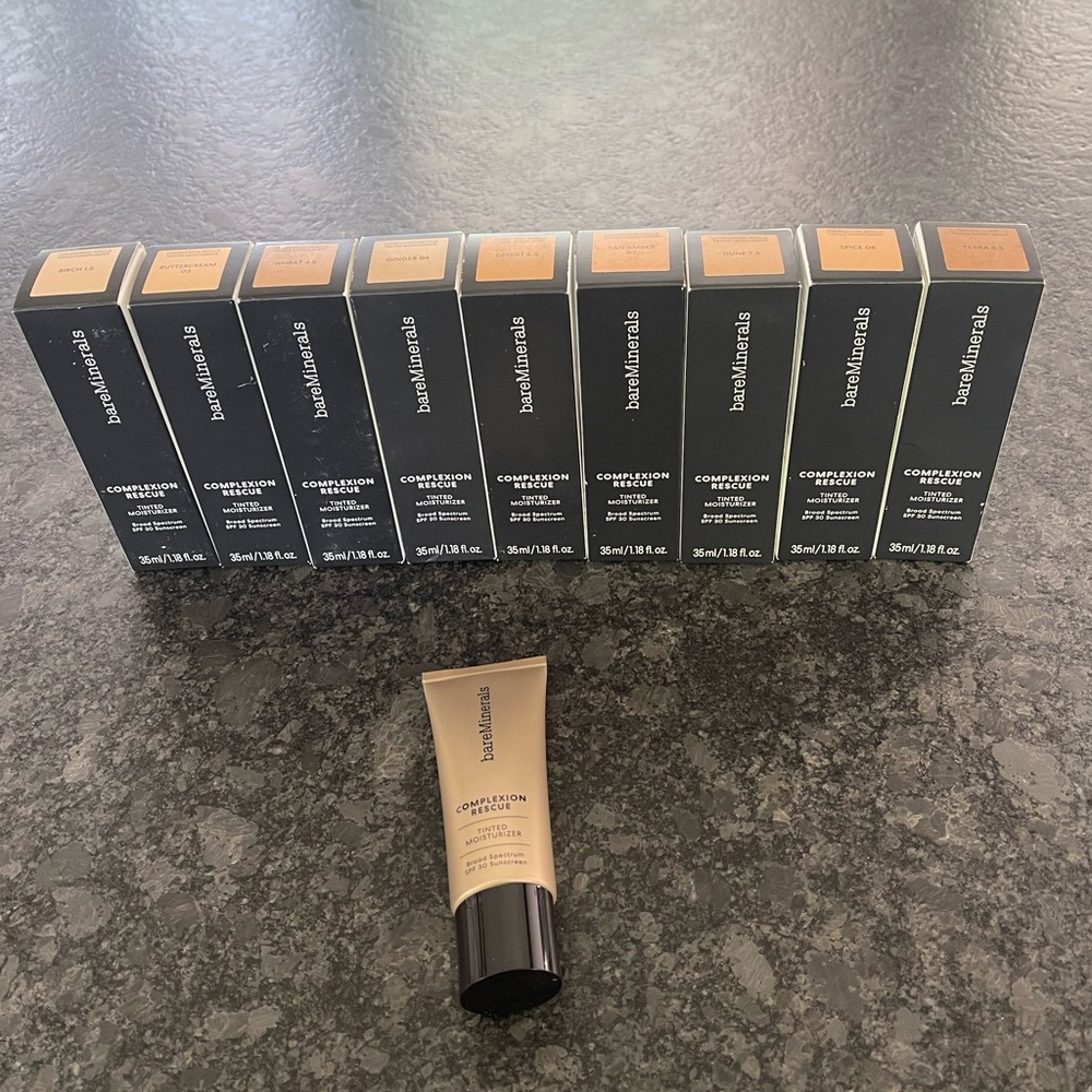Bare Minerals Complexion Rescue Tinted Moisturizer SPF 30 + hyaluronic acid